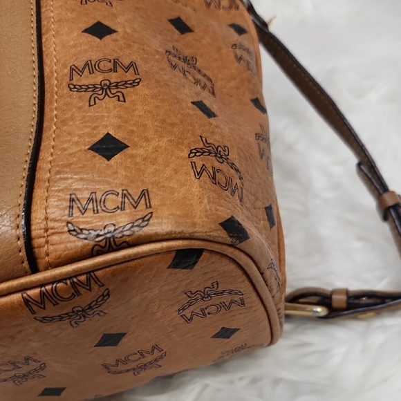 🔹️MCM 🔹️Cognac Brown Leather 2 Way Crossbody Tote Bag - Picture 9 of 16